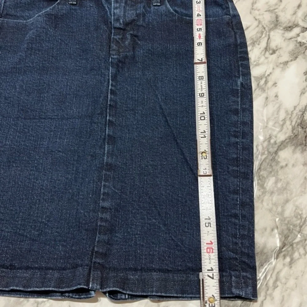 Gap dark wash denim pencil skirt B7-36